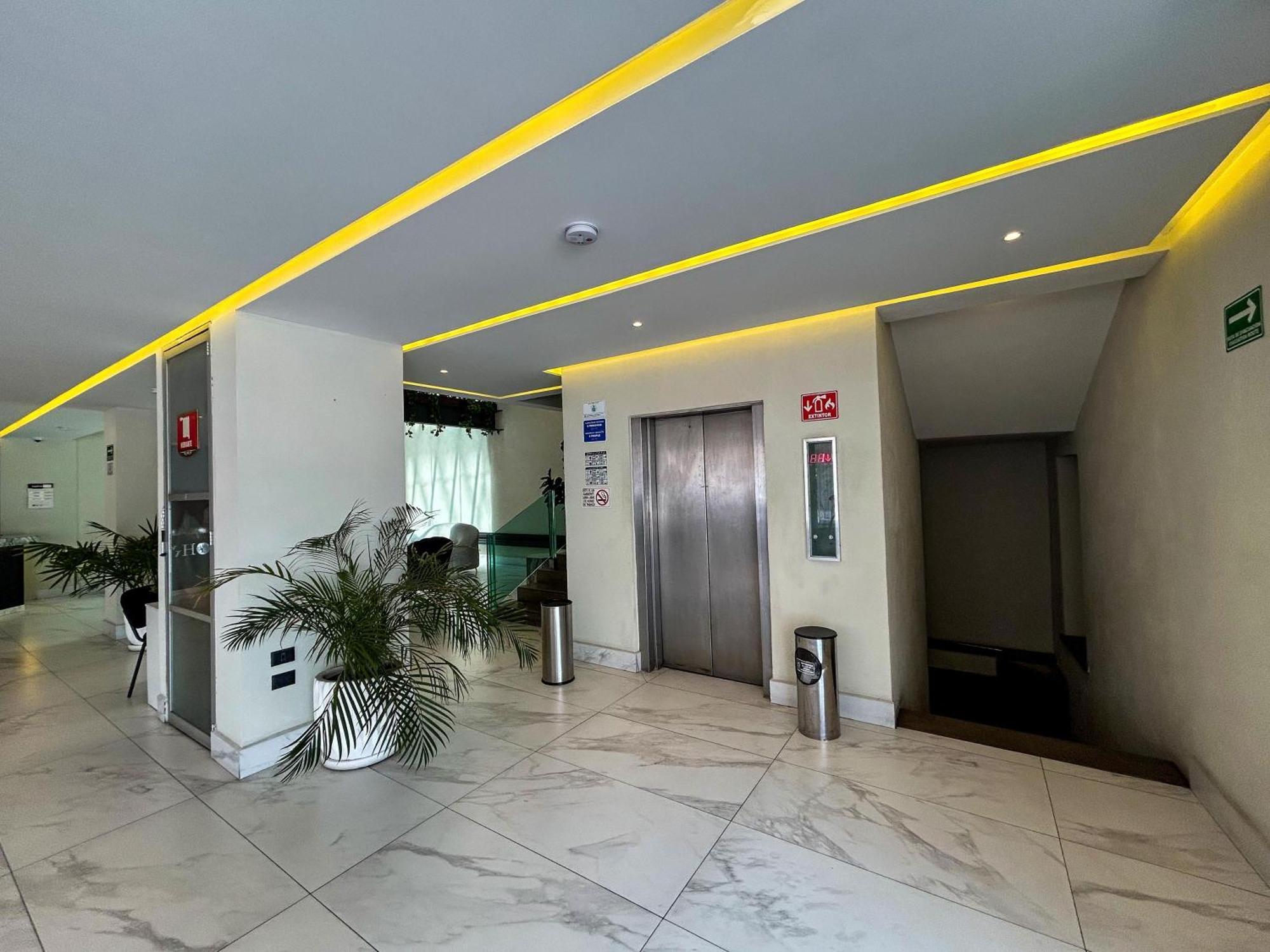 Hvh By Yaxche Hotel Guadalajara Exterior photo
