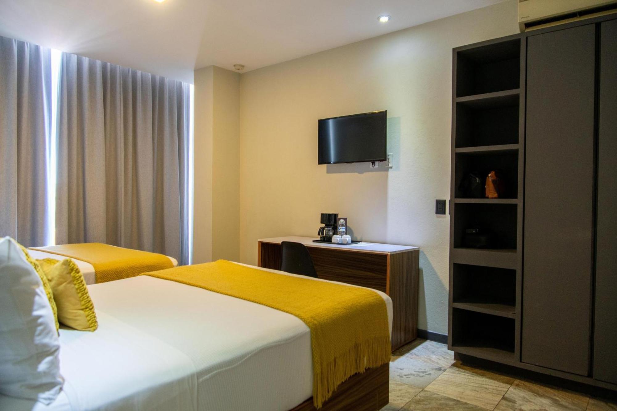 Hvh By Yaxche Hotel Guadalajara Exterior photo