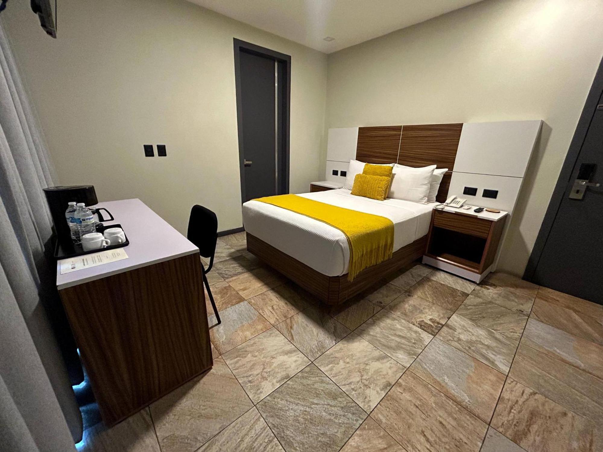 Hvh By Yaxche Hotel Guadalajara Exterior photo